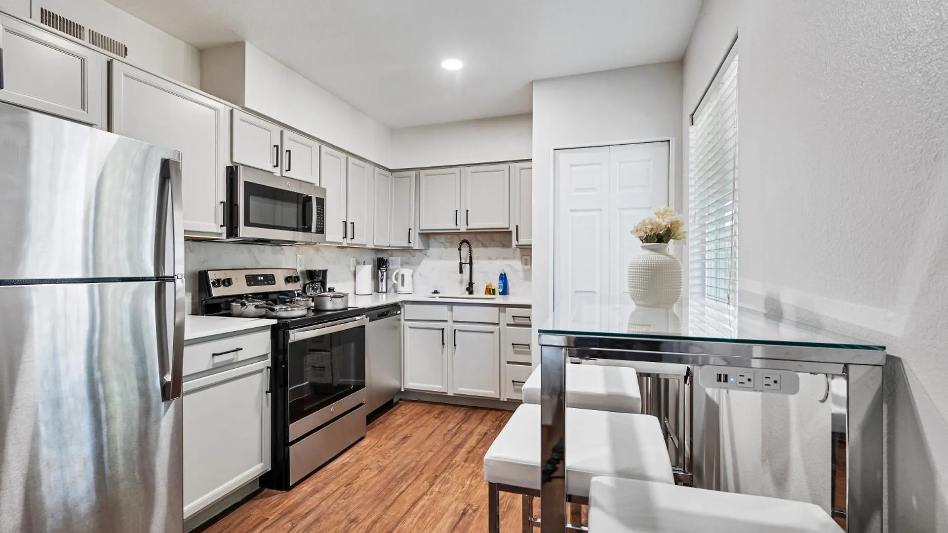 2B1B Stylish Haven With Parking Apartment Tempe United States