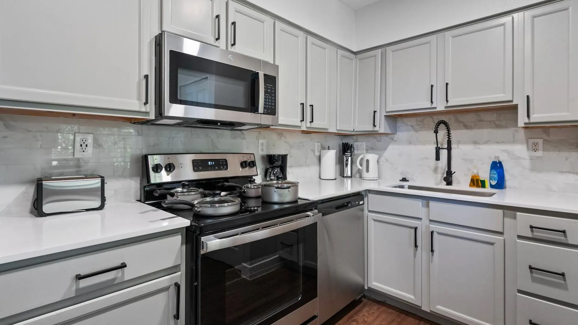 2B1B Stylish Haven With Parking Apartment Tempe United States