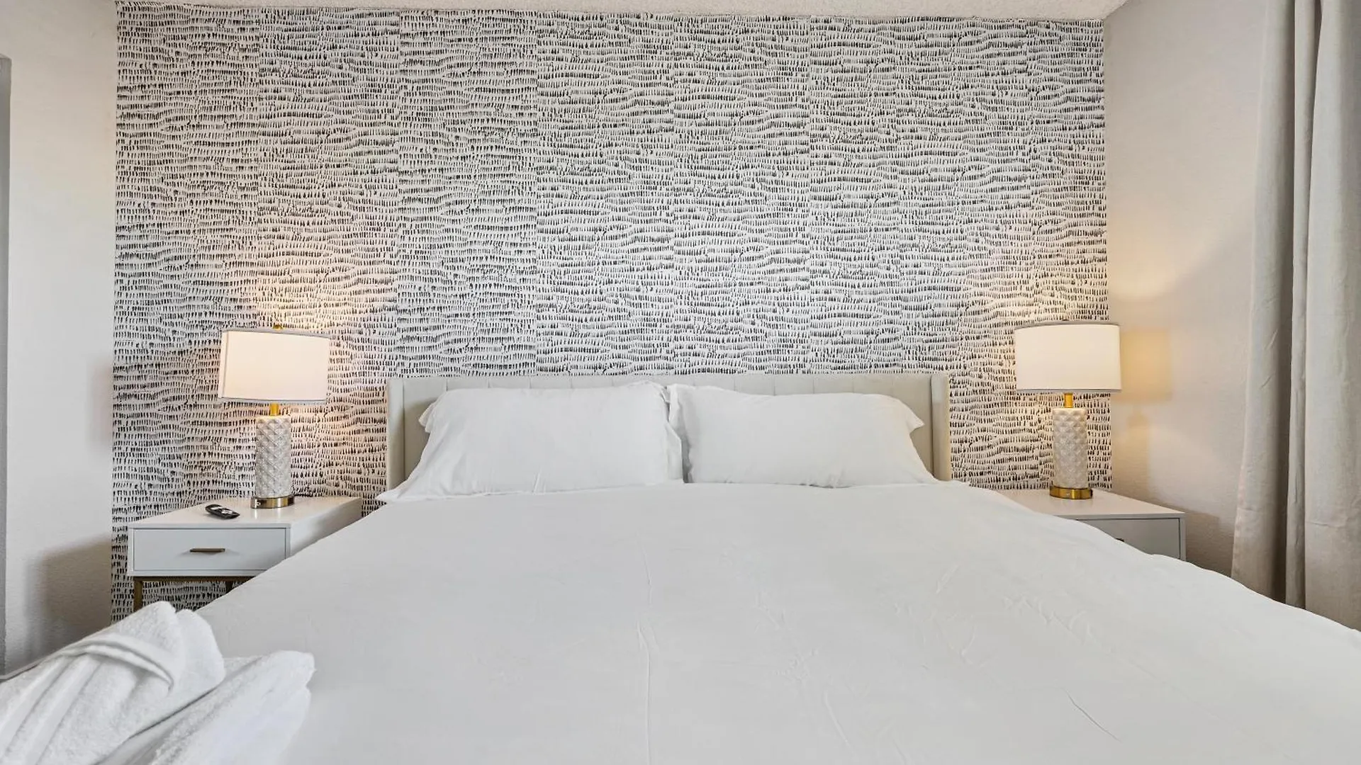 2B1B Stylish Haven With Parking Apartment Tempe 0*,  United States